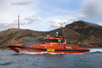 Rescatada una patera con tres menores en aguas de Algeciras