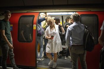 Johnson califica de innecesarios los paros del Metro de Londres