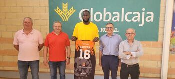Usman Garuba da lecciones de baloncesto en Quintanar del Rey