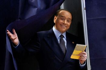 Berlusconi regresa al Senado italiano