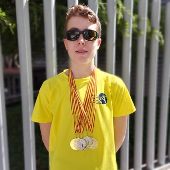 Adrián González logra cinco medallas en natación adaptada