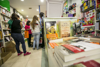 Las librerías celebran su día con sorteos de vales de 50 euros