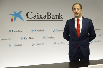 CaixaBank gana 2.137 millones hasta junio, un 35,8% más