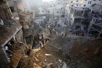 Un ataque contra un campo de refugiados deja 51 muertos en Gaza