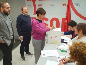 La militancia del PSOE en la región avala la investidura