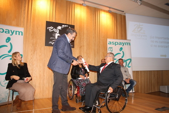 Fernández Sanz, reconocido con la silla de oro Aspaym Cuenca