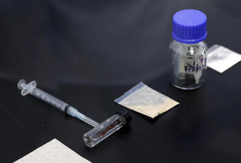 Suben las muertes por fentanilo mezclado con otras drogas en EEUU
