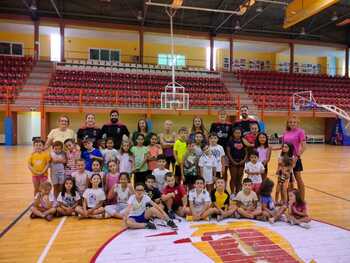 'Diviértete Aprendiendo' visita al Baloncesto Cuenca Femenino