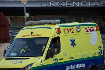 Herido un camionero en Iniesta al caer desde cuatro metros