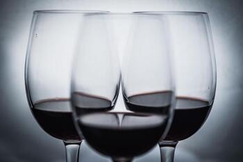CaixaBank impulsa una jornada formativa de vino y gastronomía