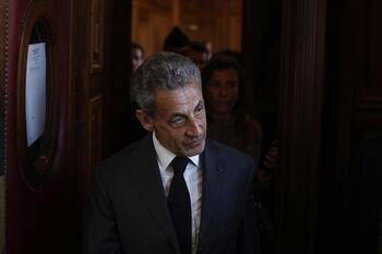Confirman la sentencia de cárcel a Sarkozy por corrupción