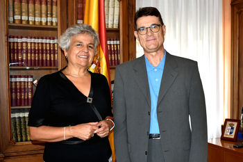 Mari Luz Fernández recibe al nuevo director de la prisión