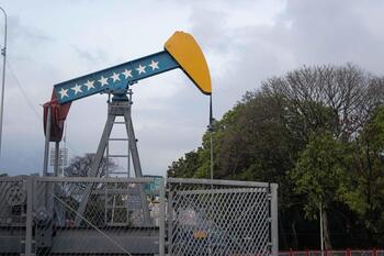 EEUU levanta sanciones sobre el petróleo y el gas de Venezuela