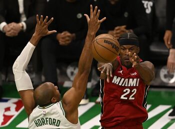 Butler conquista Boston y los Heat recuperan el factor cancha