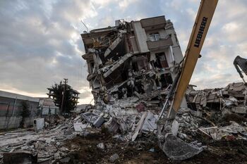 Culpan de los miles de muertes en Turquía a la edificación ilegal