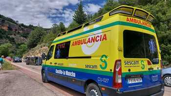Una mujer herida en el vuelco de un turismo en Cuenca