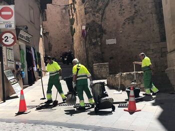 La campaña de limpieza llega al Casco Antiguo