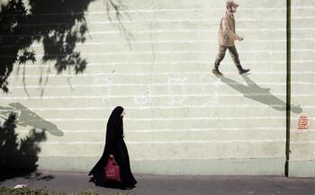 Irán endurecerá las penas por no usar el velo islámico