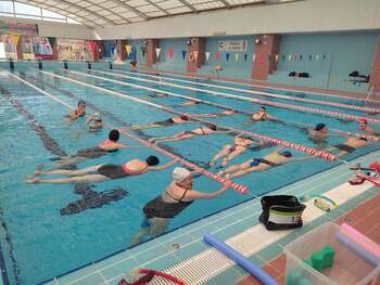 La piscina de Tarancón retoma los cursillos con más alumnos