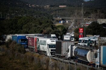 España lamenta los ataques a camiones españoles en Francia