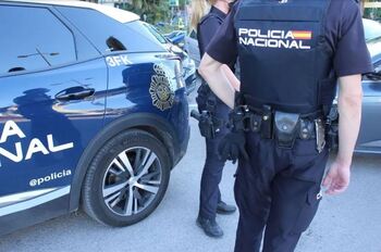 Un turismo colisiona contra un coche patrulla de la Policía