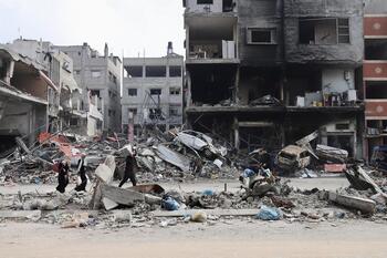 Israel mata a 110 gazatíes que esperaban ayuda humanitaria