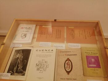 Aguirre expone la muestra 'Cien años de Guías de Cuenca'