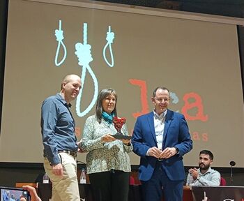 Claudia Piñeiro recibe el Premio Tormo Negro-Masfarné