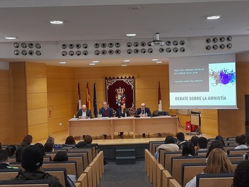 Catedráticos y juristas debaten sobre la amnistía en Cuenca