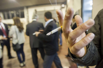 El consumo de tabaco se resiente en 2023 y cae en torno al 5%